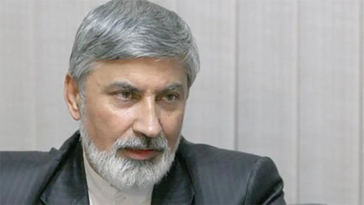 دولت قبل از دو نرخی شدن بنزین باید افکار عمومی را آماده می‌کرد