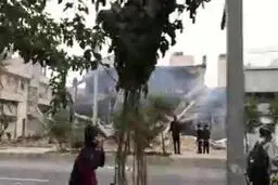 فیلم: آشوبگران ساختمان چند طبقه بانک انصار در شیراز را به زیر کشیدند!