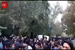 فیلم: تجمع دانشجویان دانشگاه تهران جهت پیگیری مطالبات مردم و گرانی بنزین