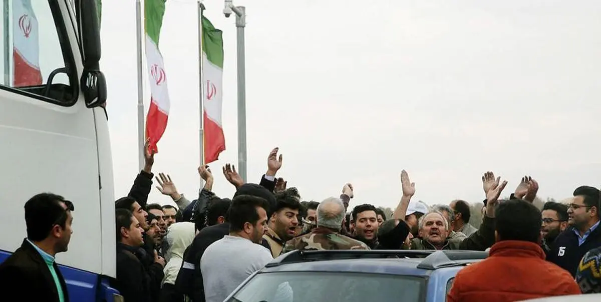سرکوب اغتشاش‌گران همراه با تریبون دادن به مردم معترض