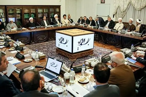 مشاجره لفظی روحانی و رحیم‌پورازغدی بر سر بنزین