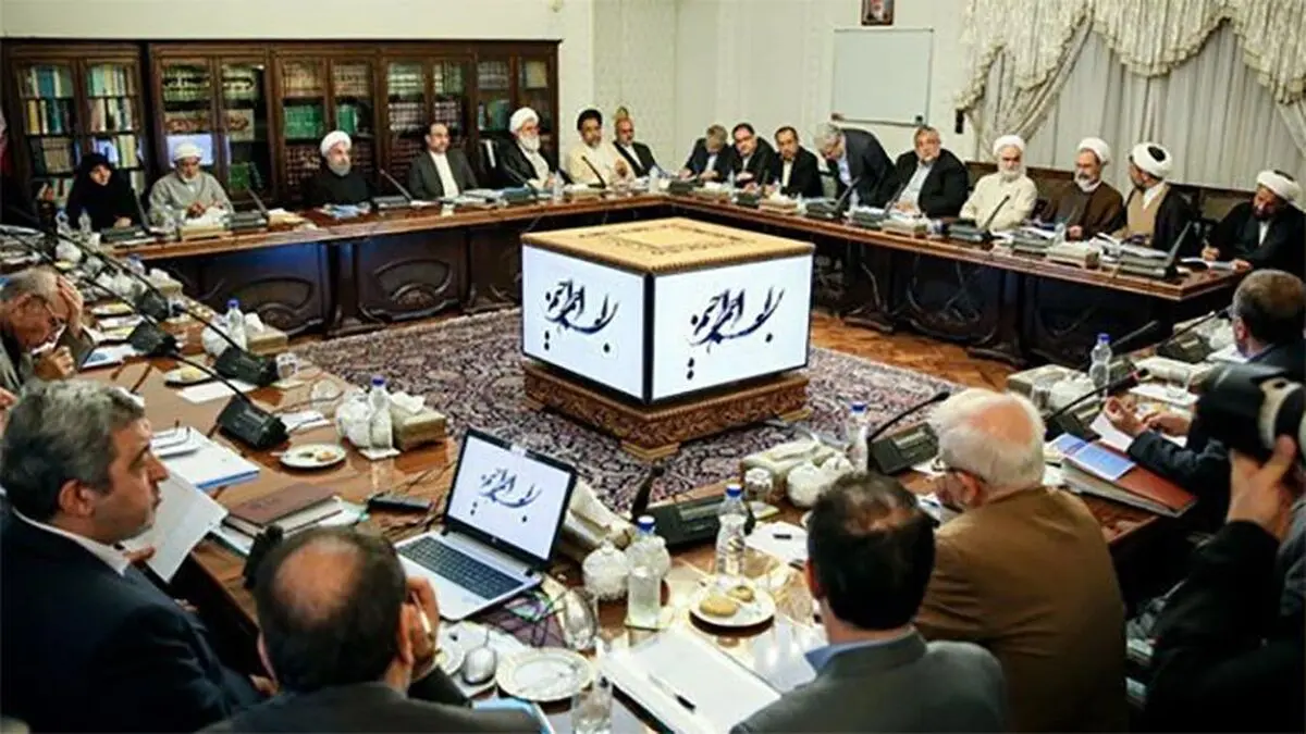 مشاجره لفظی روحانی و رحیم‌پورازغدی بر سر بنزین