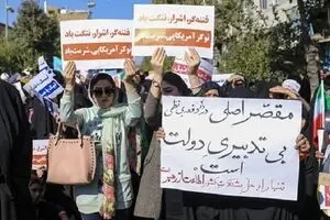 عکس: تجمع «نه به آشوب؛ آری به مطالبات مردمی» در اصفهان و شیراز