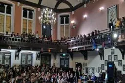 در دانشگاه کمبریج؛ هوش مصنوعی با خودش مناظره کرد!