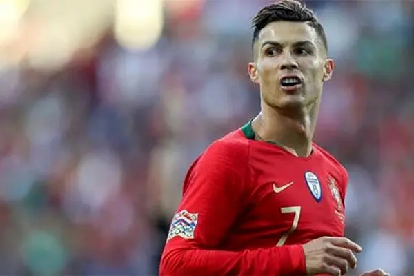 اعطای نشان لیاقت به رونالدوی بی‌اخلاق!