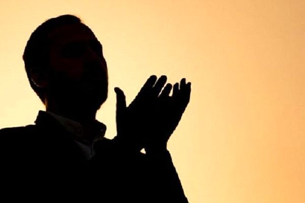 حکم نماز خواندن با آواز چیست؟