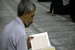 چرا در روایات توصیه شده قرآن را با صوت حزین بخوانیم؟