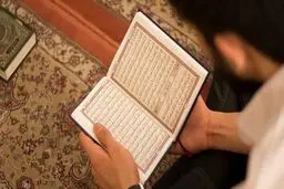 خواندن دعا و زیارت به شکل خوابیده اشکال دارد؟