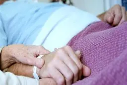 هدیه بردن برای بیمار در هنگام عیادت دستور دین است؟