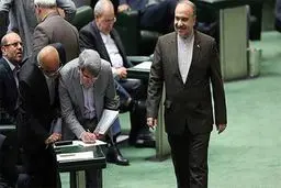 چرا پای سلطانی‌فر به مجلس نمی‌رسد