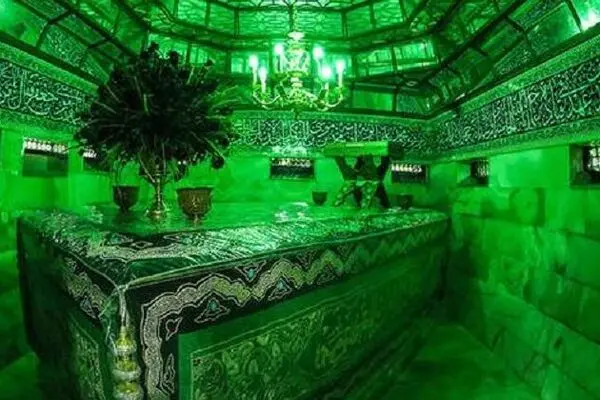 ۵ بانوی بزرگی که داخل ضریح حضرت معصومه (س) دفن شدند
