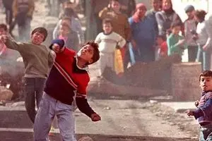 تصاویری تاریخی از «انتفاضه سنگ» فلسطینی‌ها