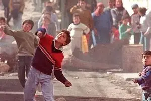 تصاویری تاریخی از «انتفاضه سنگ» فلسطینی‌ها