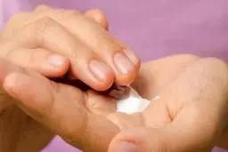 با صورت آرایش کرده چطور وضو بگیریم؟