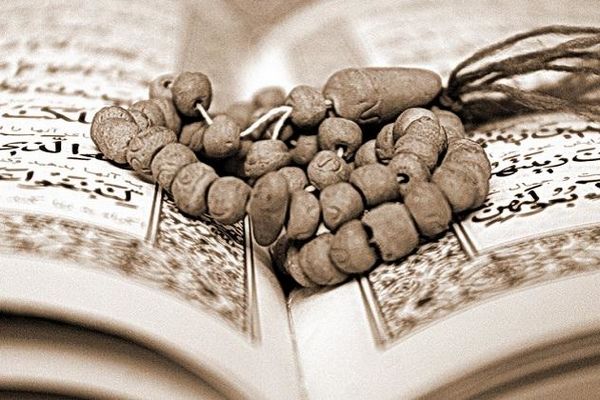 تفاوت تفأل زدن به قرآن با استخاره چیست؟