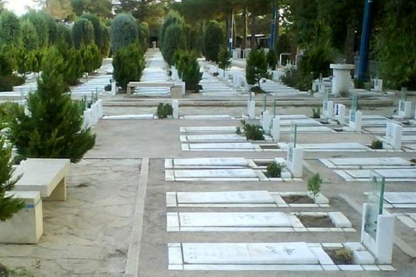خواندن نوشته‌های روی قبرها باعث فراموشی می‌شود؟