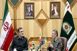 فرمانده ارتش: نیروی انتظامی نماد امنیت کشور است