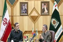 فرمانده ارتش: نیروی انتظامی نماد امنیت کشور است