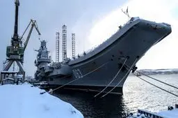 ناو هواپیمابر روسیه دچار آتش گرفت