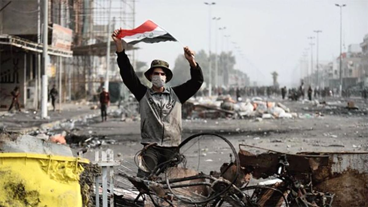 معترضان عراقی ادارات دولتی را بستند