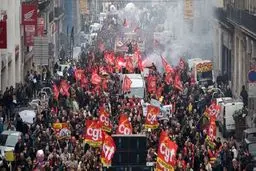 اعتصاب‌های سراسری فرانسه را فلج کرد