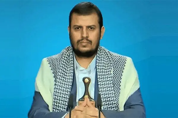 رهبر انصارالله: قهرمانان یمن بر تانک های آمریکا را زیر پا گذاشتند