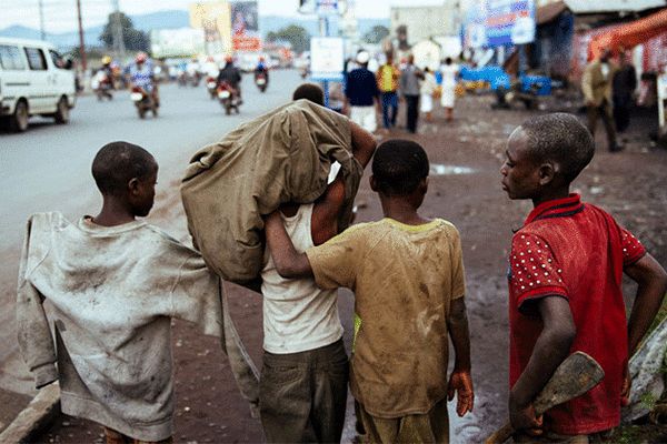 شکایت از اپل به خاطر کشته‌شدن کودکان کار در کنگو