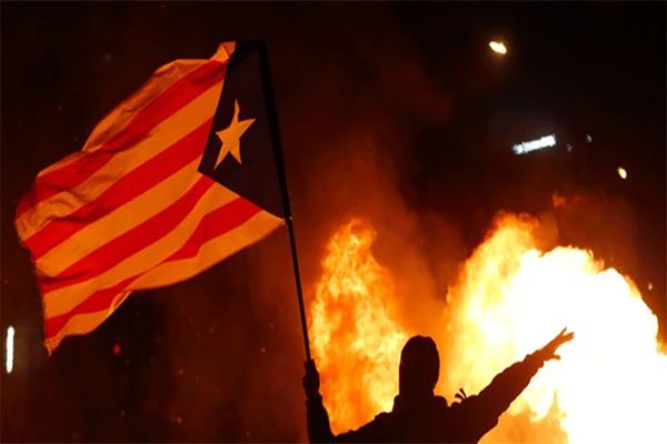 تظاهرات خشونت‌‌آمیز در کاتالونیا