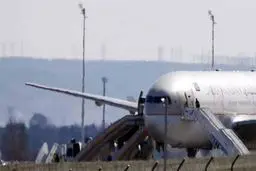 هواپیمای آل سعود در قاهره فرود آمد