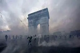 فرانسه همچنان در آشوب