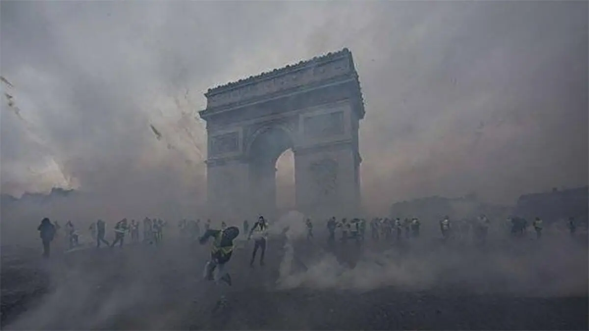 فرانسه همچنان در آشوب