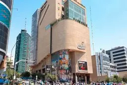 «بنیاد تعاون بسیج» ۴ طبقه از «پردیس آزادی» را اجاره می‌دهد؛ سینما یا بوتیک لباس؛ مسئله این است!