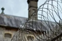 بازبینی پرونده تمام زندانیان، انقلابی در حبس زدایی