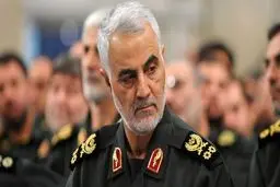 تصاویر: عزاداری مردم کرمان مقابل منزل سپهبد شهید حاج قاسم سلیمانی