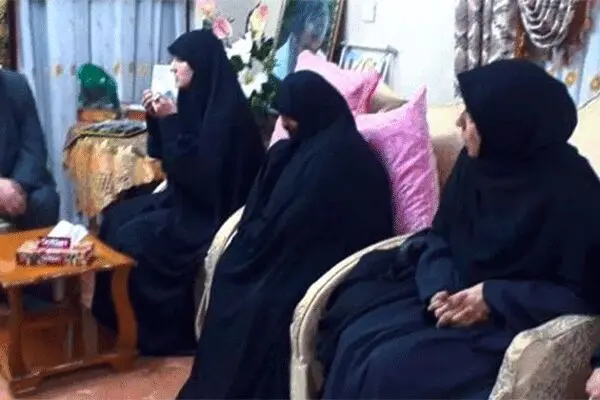 حضور ظریف در منزل سردار شهید سلیمانی