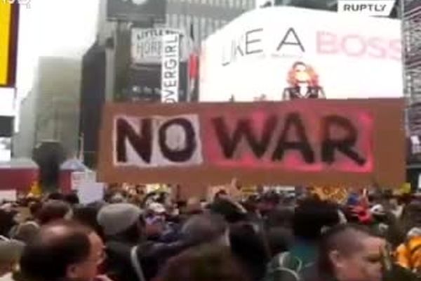 فیلم: تظاهرات آمریکایی‌ها علیه جنگ‌افروزی ترامپ