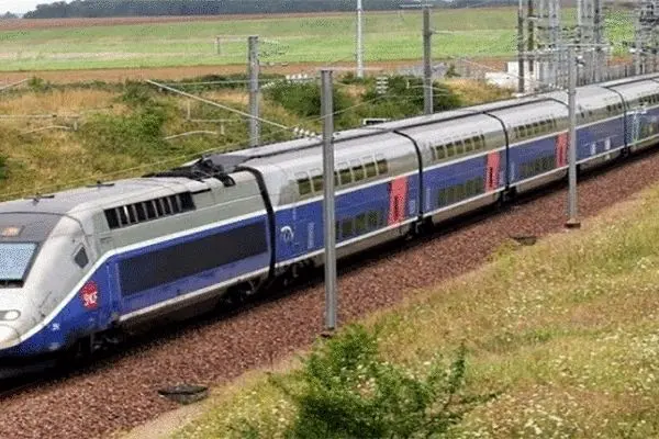 قطارهای حومه‌ای در پنج مسیر منتهی به تهران فردا رایگان می‌باشد