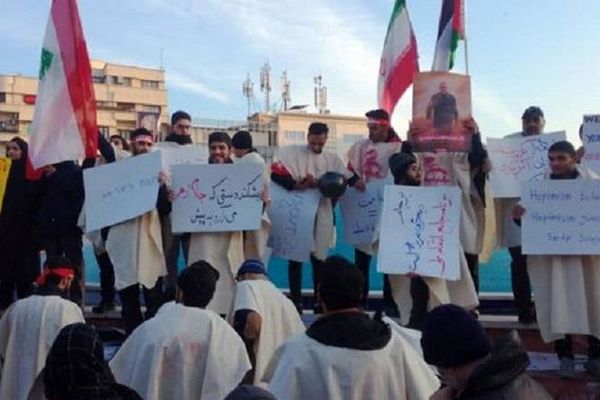 جمعی از مردم تهران «کفن پوش»در تشییع پیکر شهید سلیمانی شرکت کردند
