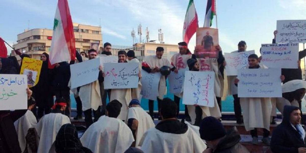 جمعی از مردم تهران «کفن پوش»در تشییع پیکر شهید سلیمانی شرکت کردند
