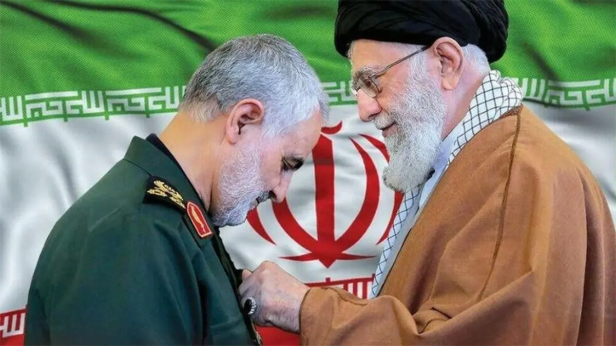 دفن حاج قاسم  با عبای نماز شب رهبر انقلاب