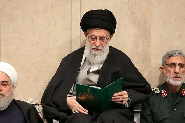 عکس: حاج اسماعیل در کنار آًقا