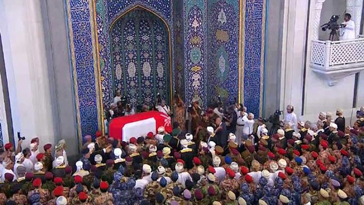 تصاویر: پیکر سلطان قابوس به خاک سپرده شد
