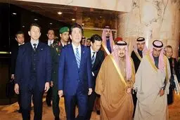 شینزو آبه وارد ریاض شد