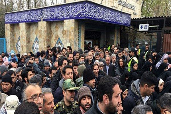 رویترز متحیر از حضور گسترده مردم در نماز جمعه تهران