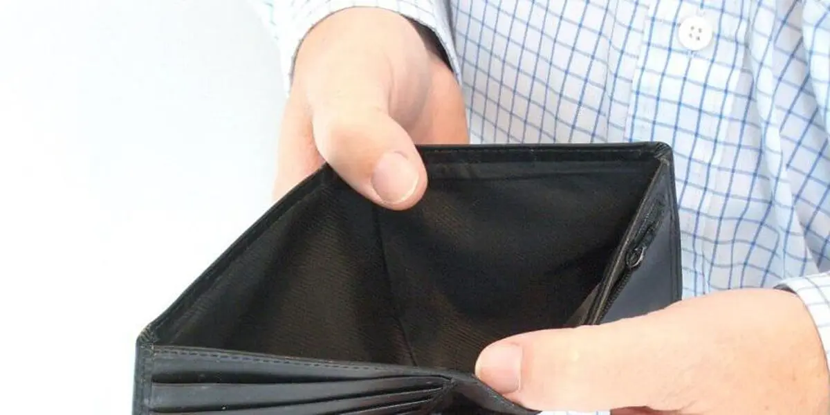 برداشتن بدون اجازه پول از جیب شوهر یا پدر چه حکمی دارد؟