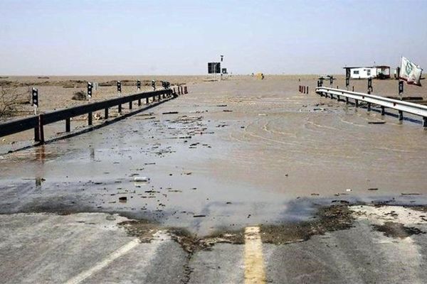 سیلاب پنج مسیر در جنوب سیستان و بلوچستان را مسدود کرد