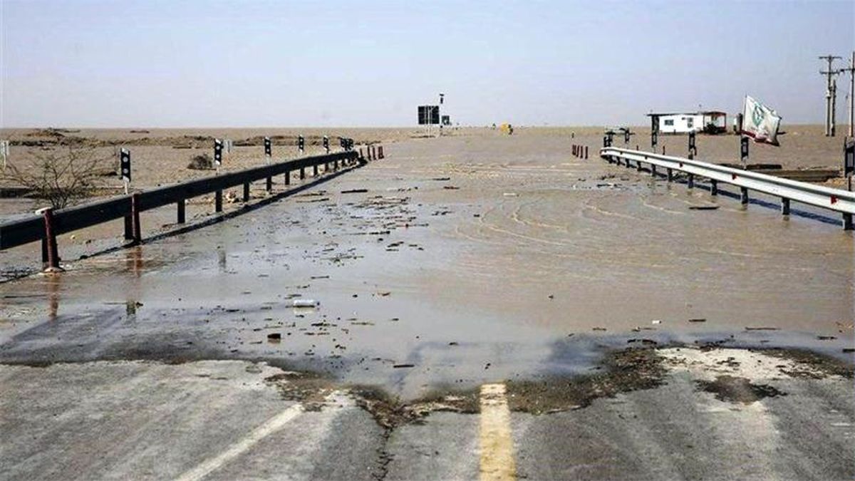 سیلاب پنج مسیر در جنوب سیستان و بلوچستان را مسدود کرد