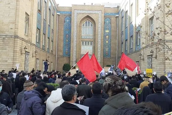 ظریف باید از مردم عذرخواهی کند