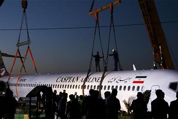 هواپیمای حادثه‌دیده به فرودگاه ماهشهر منتقل شد