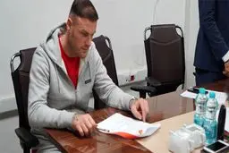 شماره ۱۰ پسپولیس به استوکس رسید